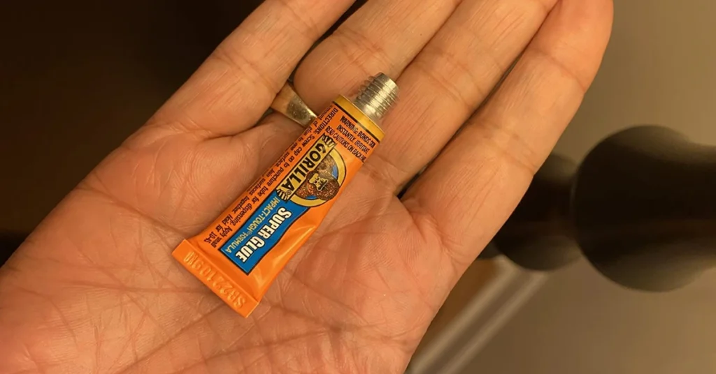 A Random Super Glue